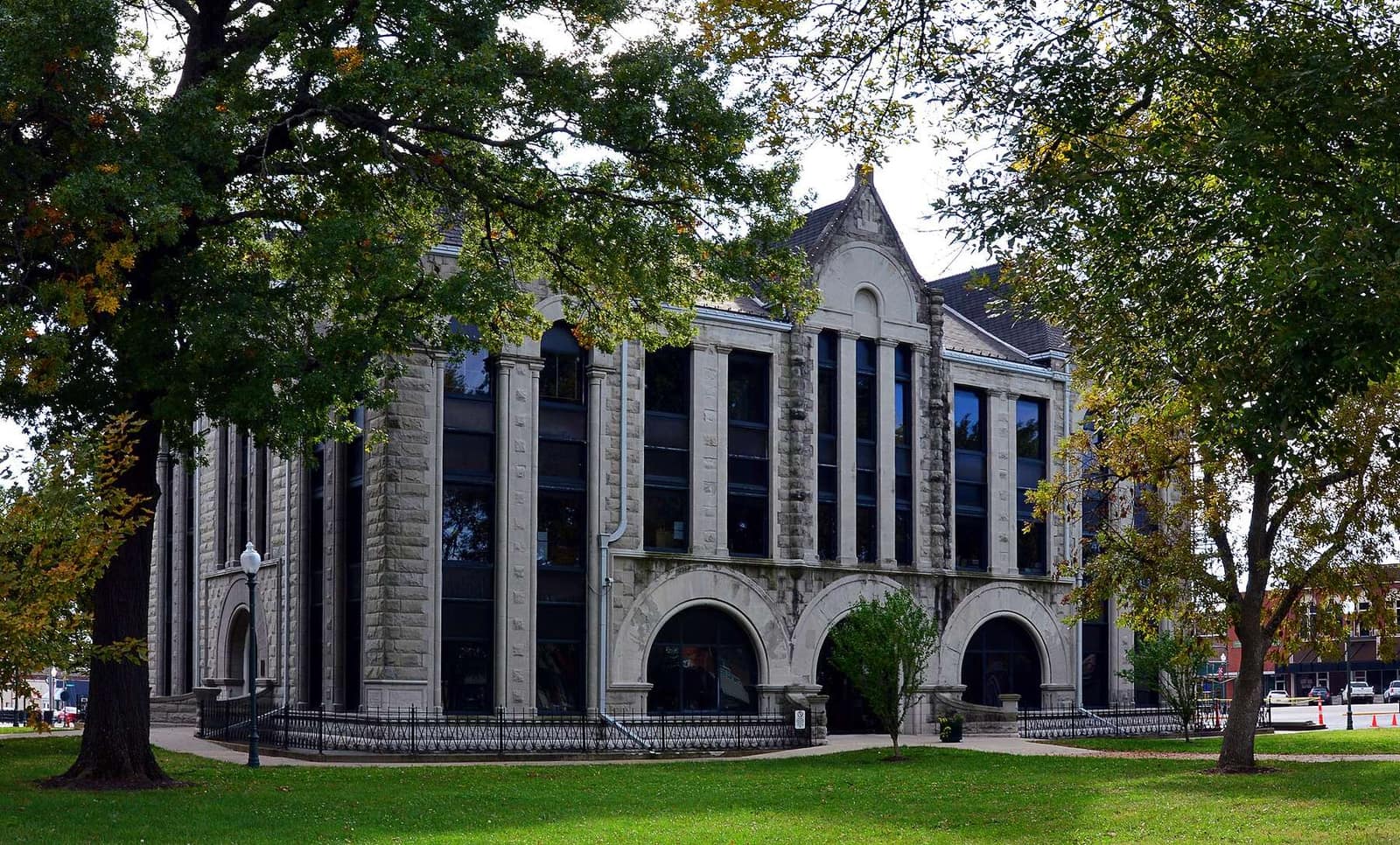 The Henry County courthouse in Clinton, Missouri
